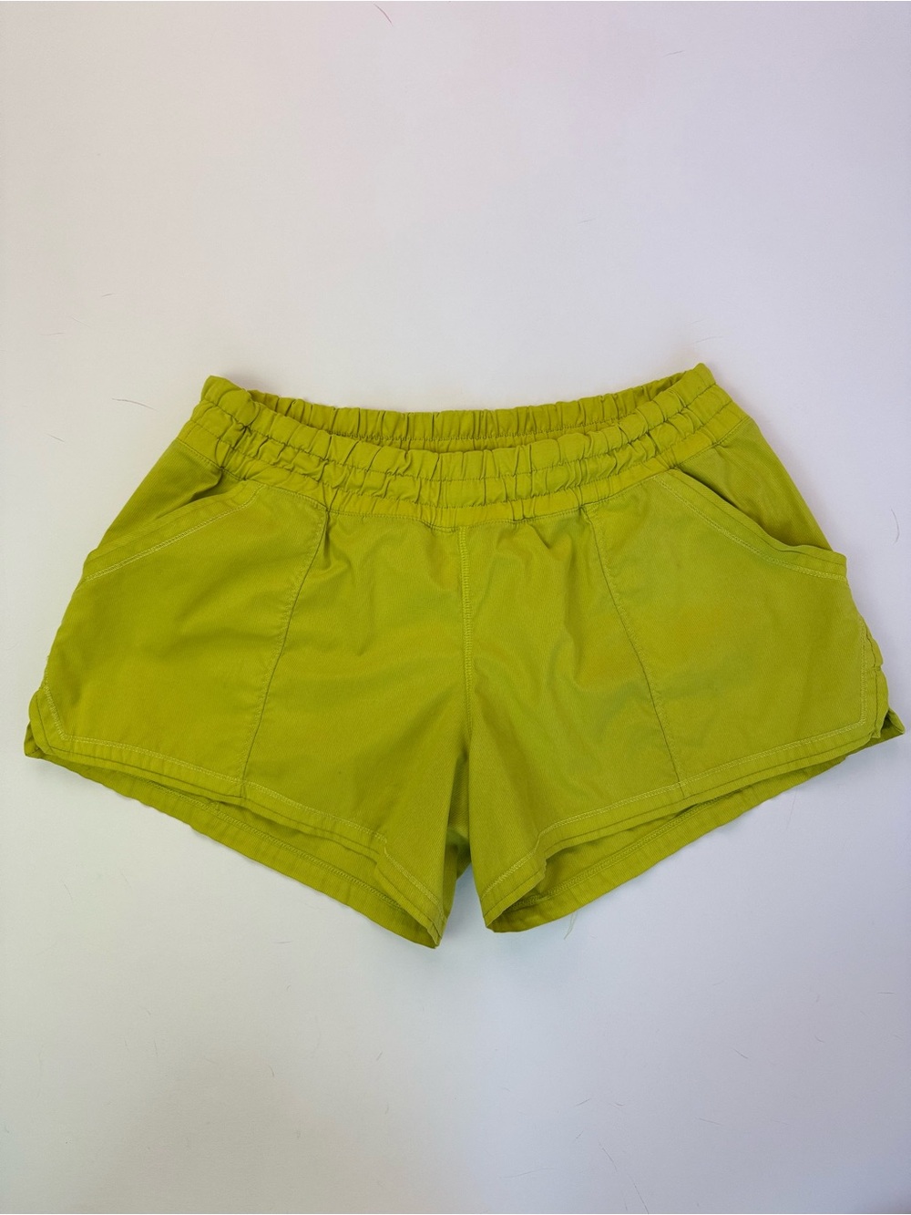 Lululemon Shake & Break Short
Split Pea sz 8